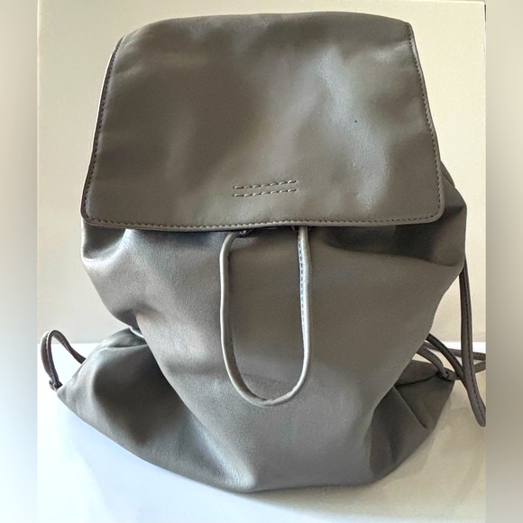 CoLab Handbags - 🦋2/25$ CoLab Gray faux soft Leather Pouch Back Pack